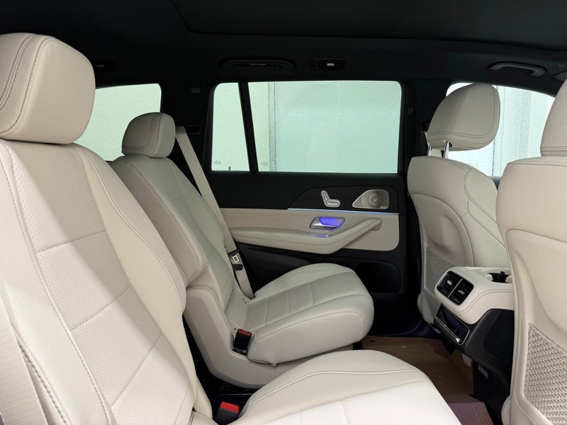 Mercedes-Benz GLS Vehicle Image 5