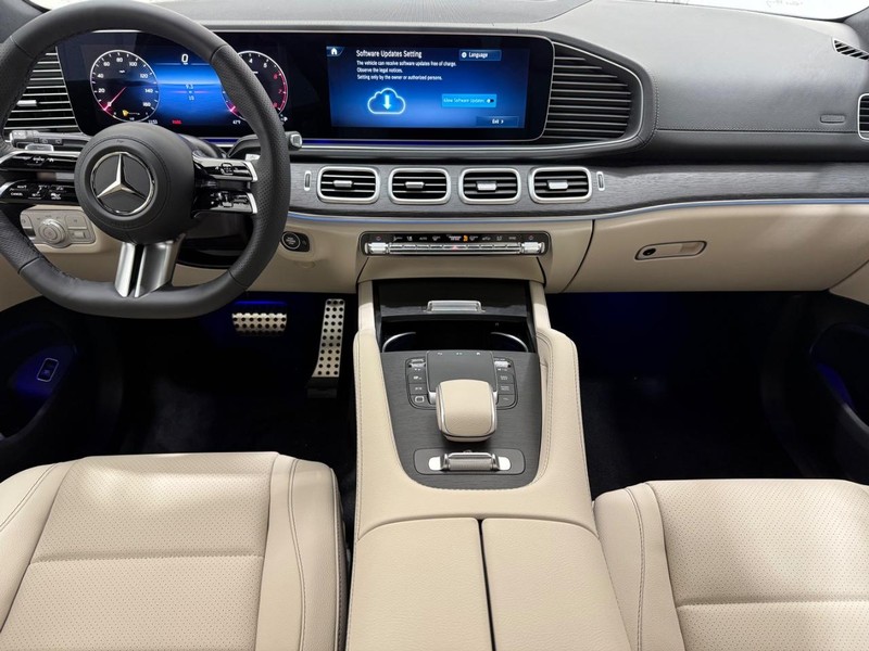 Mercedes-Benz GLS Vehicle Image 6