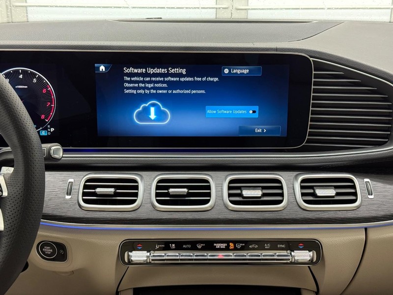 Mercedes-Benz GLS Vehicle Image 7