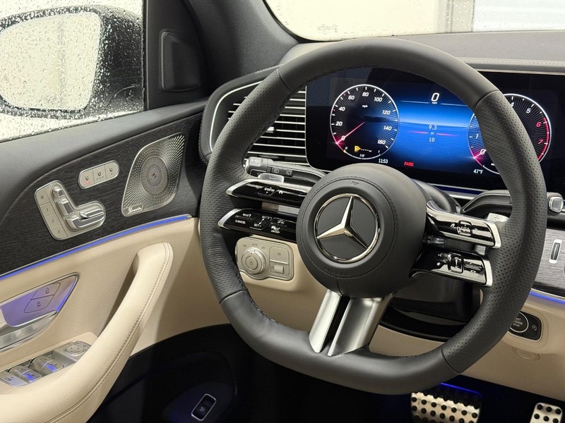 Mercedes-Benz GLS Vehicle Image 8