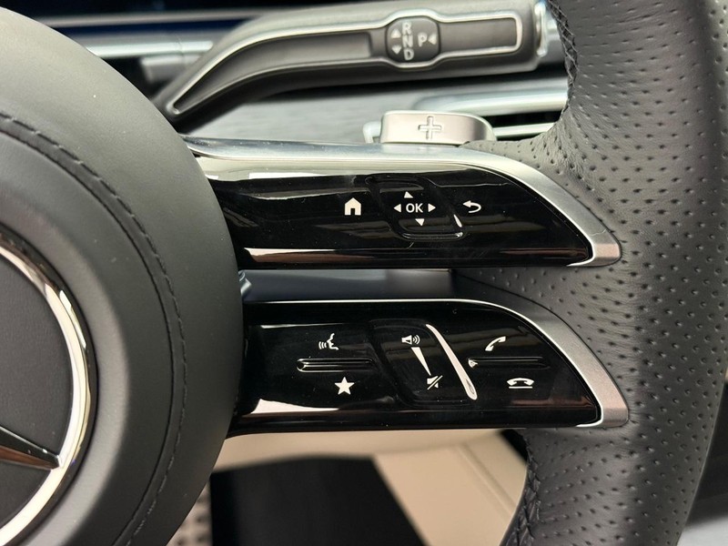 Mercedes-Benz GLS Vehicle Image 12