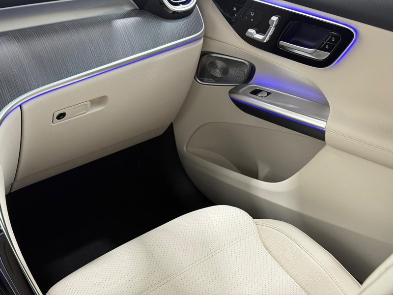 Mercedes-Benz GLC Vehicle Image 9