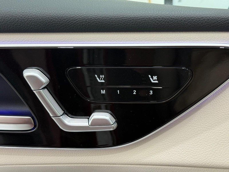 Mercedes-Benz GLC Vehicle Image 12