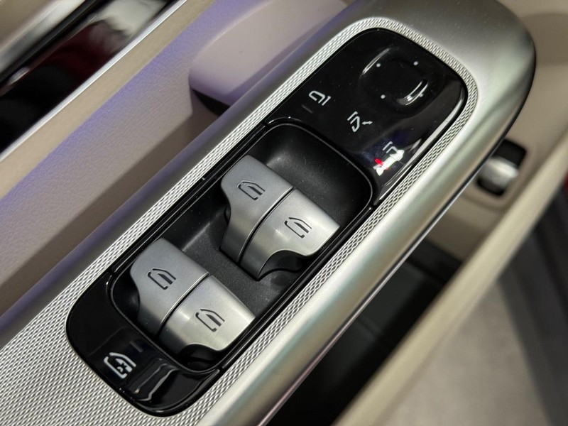 Mercedes-Benz GLC Vehicle Image 15