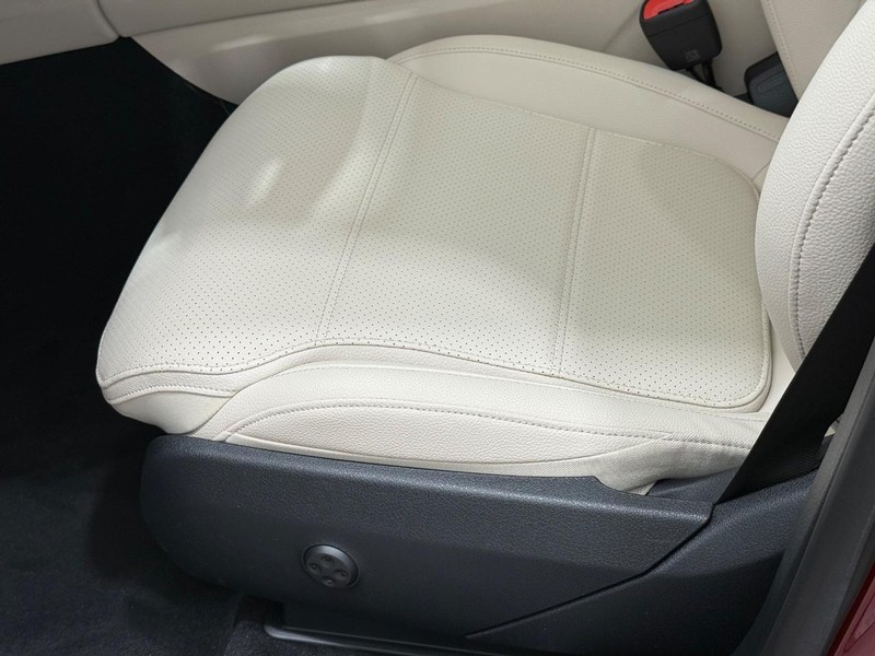 Mercedes-Benz GLC Vehicle Image 16