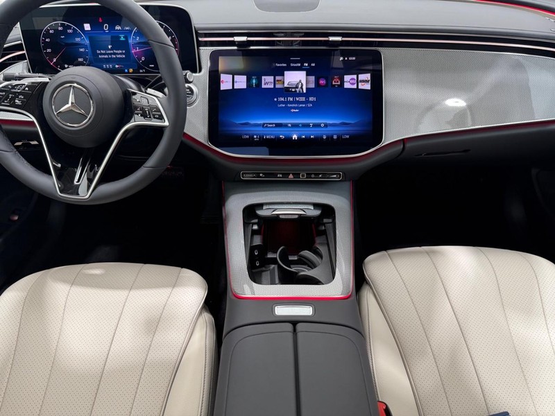 Mercedes-Benz E-Class Vehicle Image 6
