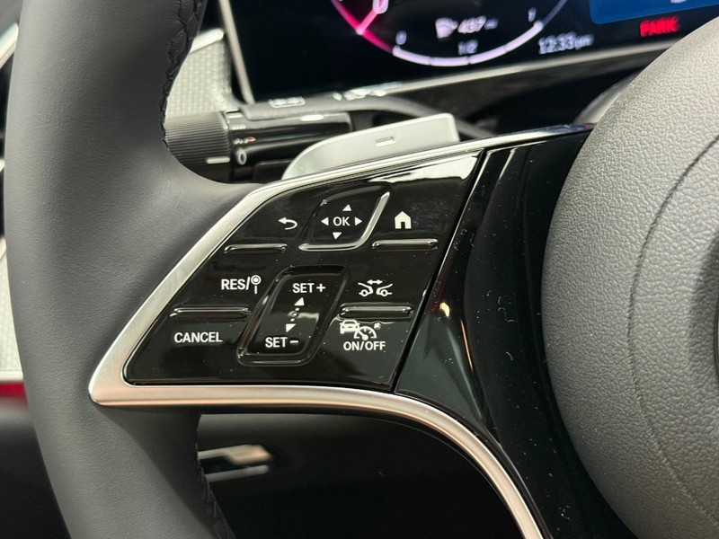 Mercedes-Benz E-Class Vehicle Image 10