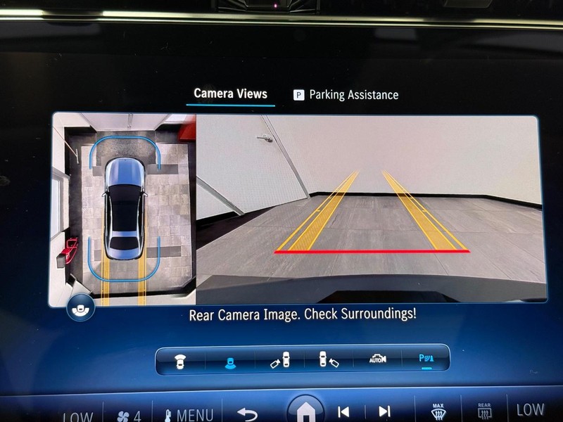 Mercedes-Benz E-Class Vehicle Image 12