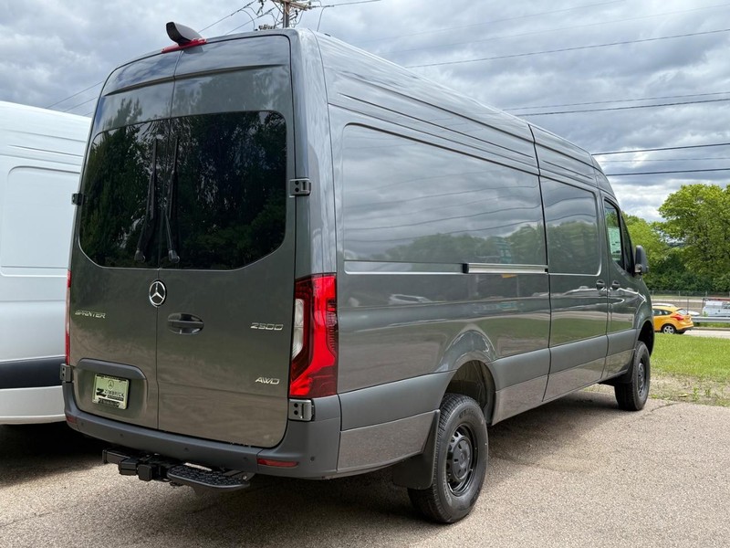 Mercedes-Benz Sprinter Van Vehicle Image 3