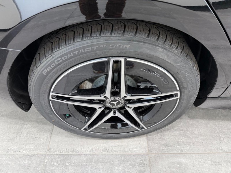 Mercedes-Benz C-Class Vehicle Image 3