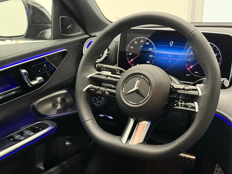 Mercedes-Benz C-Class Vehicle Image 8