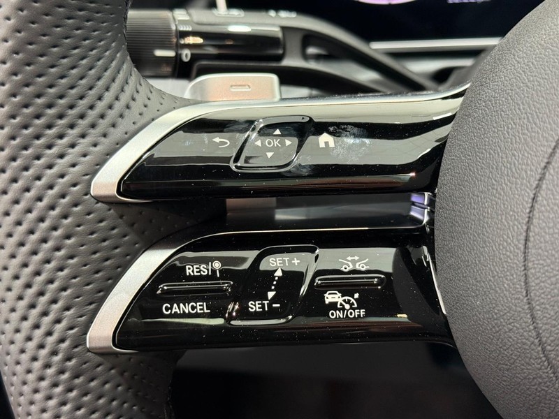 Mercedes-Benz C-Class Vehicle Image 10
