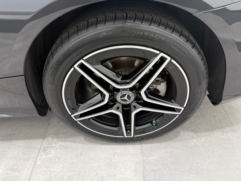Mercedes-Benz C-Class Vehicle Image 5