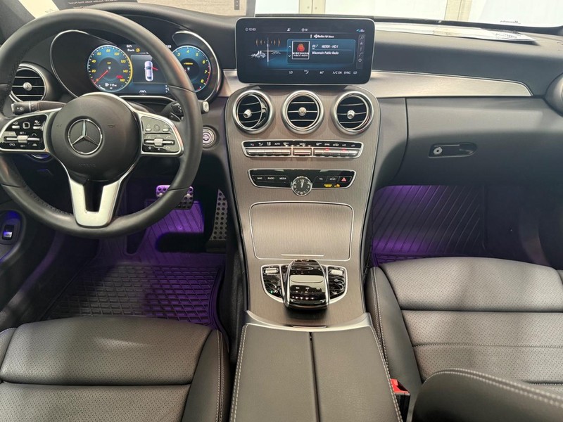 Mercedes-Benz C-Class Vehicle Image 9