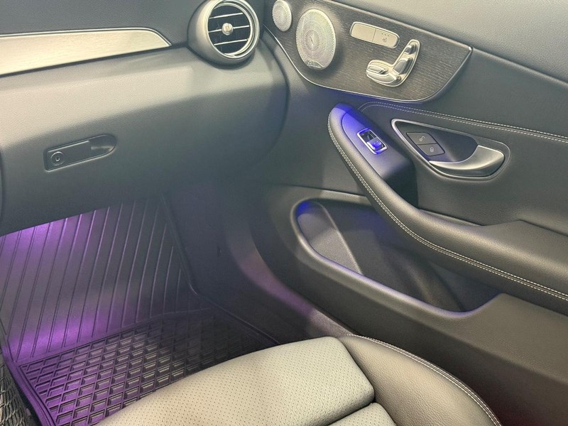 Mercedes-Benz C-Class Vehicle Image 12