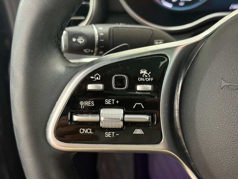 Mercedes-Benz C-Class Vehicle Image 14
