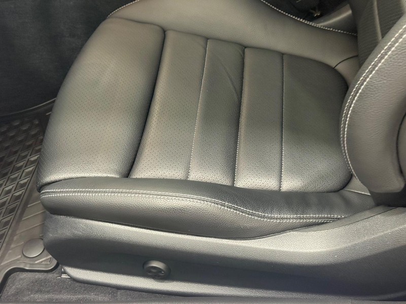 Mercedes-Benz C-Class Vehicle Image 20