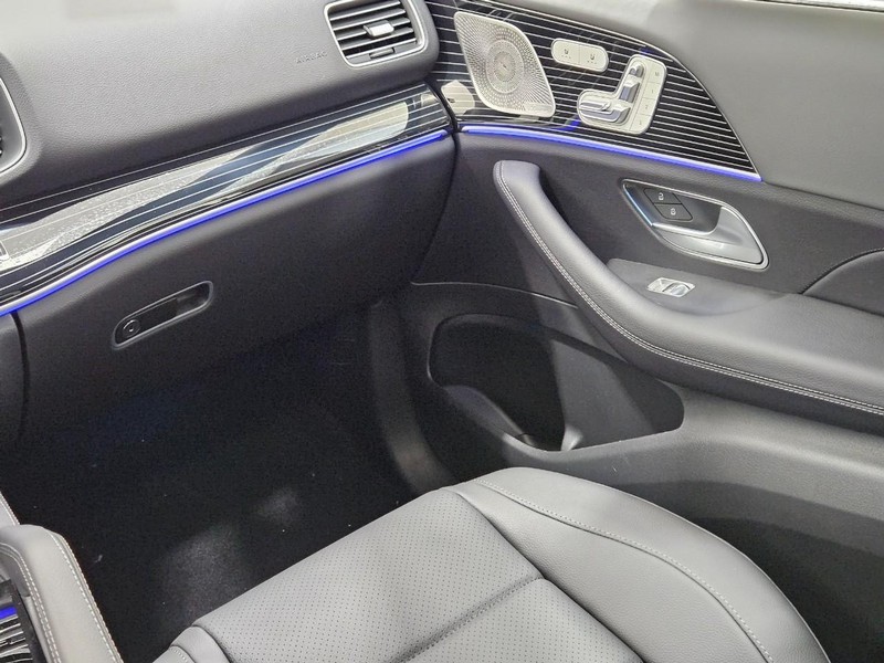 Mercedes-Benz GLE Vehicle Image 9