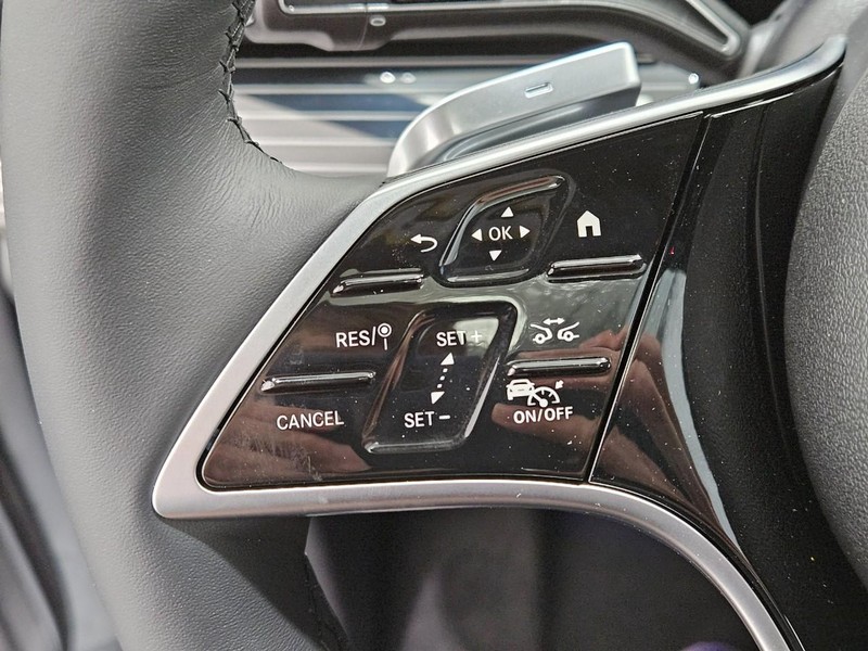 Mercedes-Benz GLE Vehicle Image 11