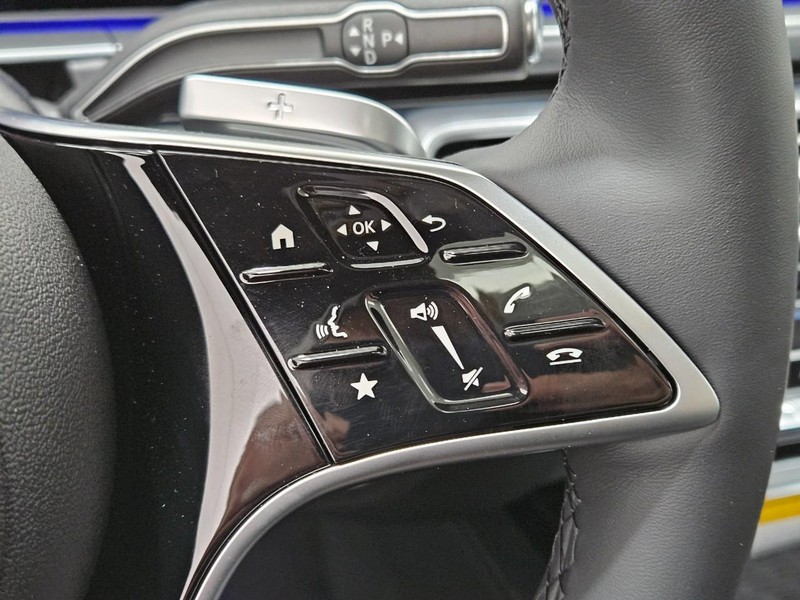 Mercedes-Benz GLE Vehicle Image 12