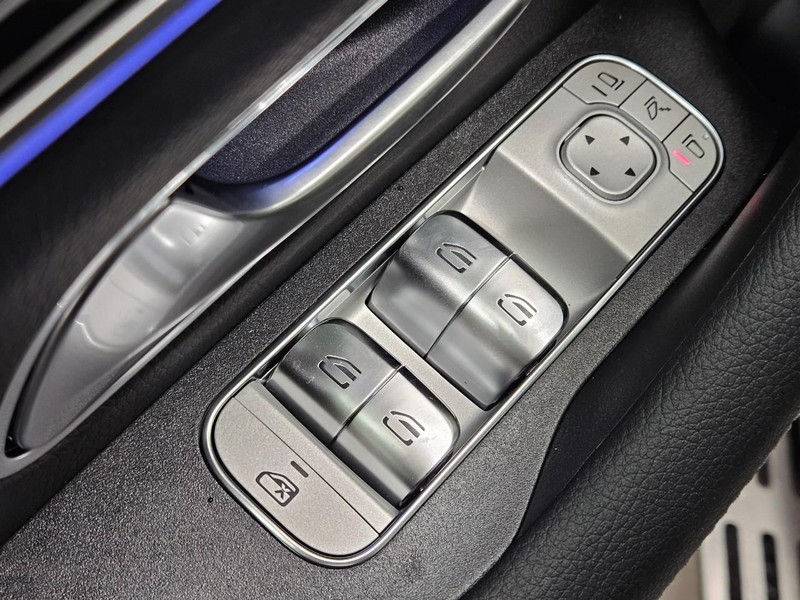Mercedes-Benz GLE Vehicle Image 15