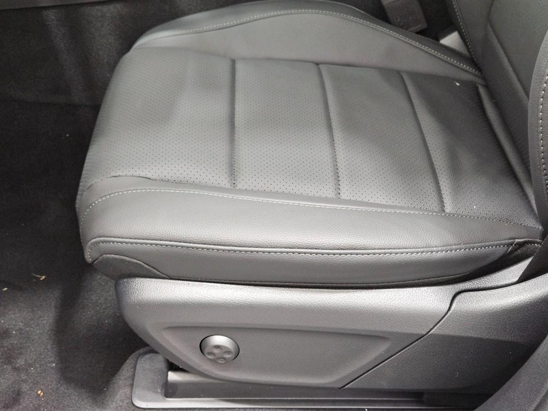 Mercedes-Benz GLE Vehicle Image 16