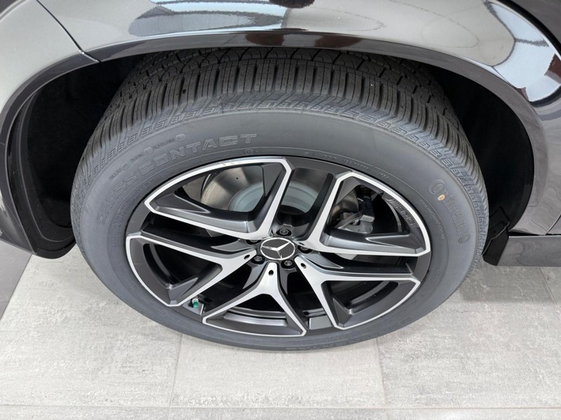 Mercedes-Benz GLE Vehicle Image 3