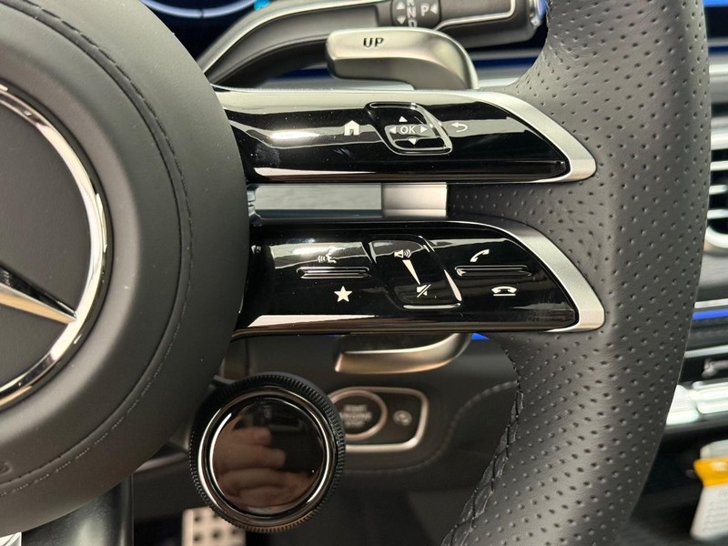 Mercedes-Benz GLE Vehicle Image 12