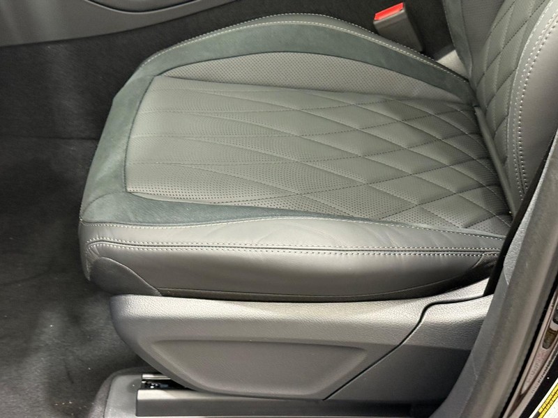 Mercedes-Benz GLE Vehicle Image 16