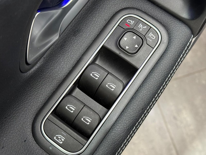 Mercedes-Benz CLA Vehicle Image 17