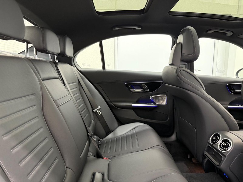 Mercedes-Benz C-Class Vehicle Image 5