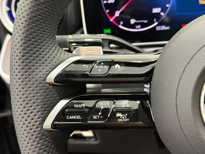 Mercedes-Benz C-Class Vehicle Image 11