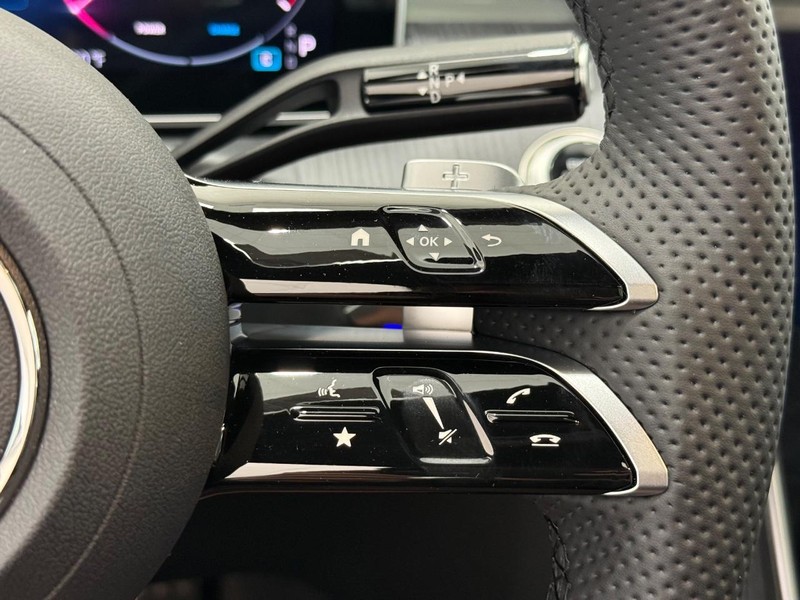 Mercedes-Benz C-Class Vehicle Image 12