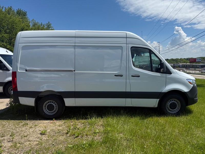 Mercedes-Benz Sprinter Cargo Van Vehicle Image 2