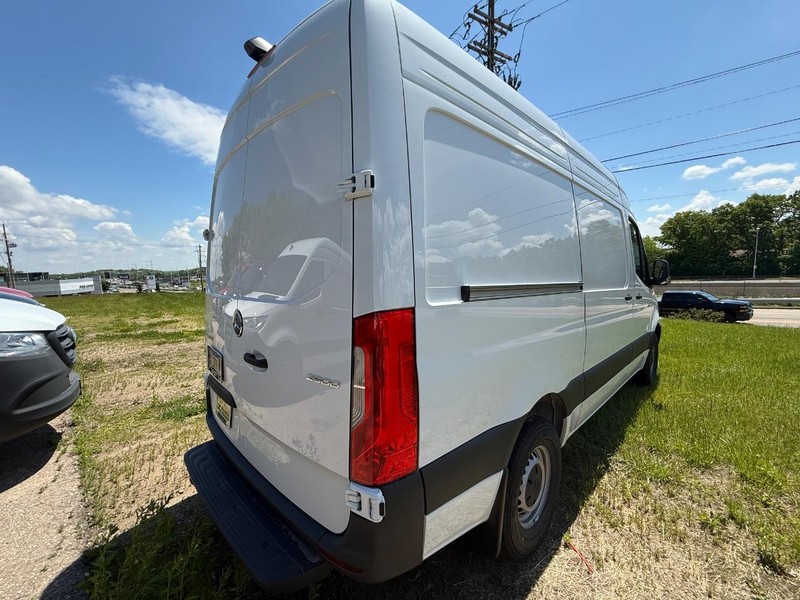 Mercedes-Benz Sprinter Cargo Van Vehicle Image 3