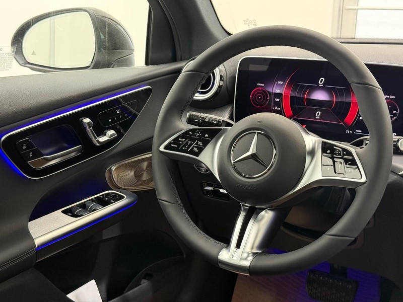 Mercedes-Benz GLC Vehicle Image 8