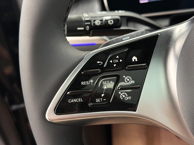 Mercedes-Benz GLC Vehicle Image 11