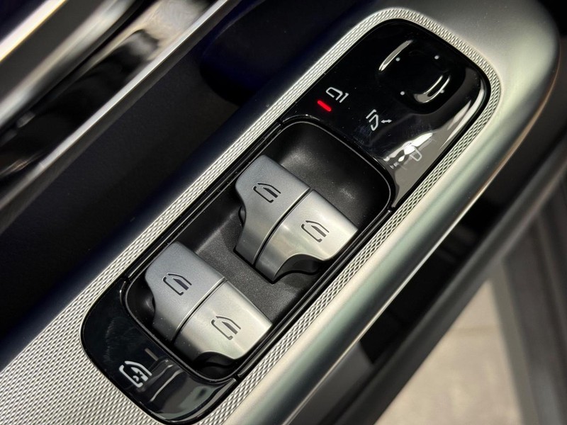 Mercedes-Benz GLC Vehicle Image 14