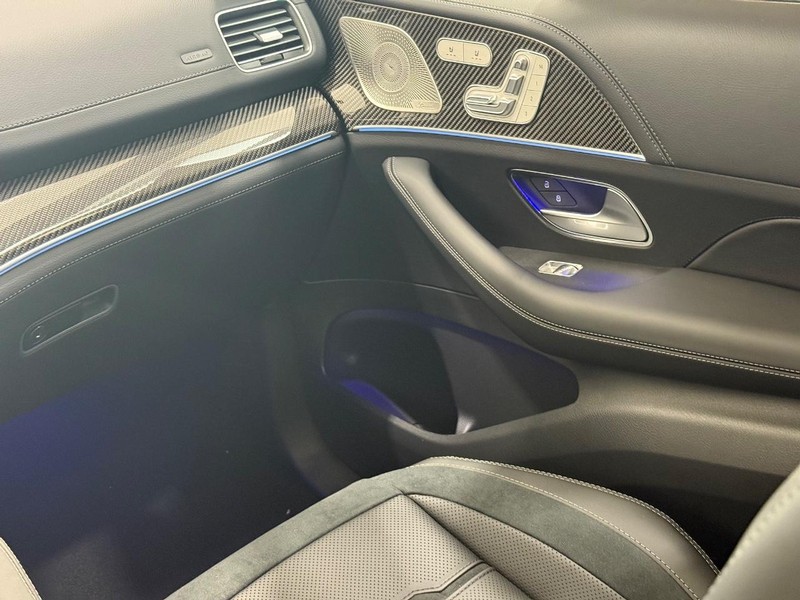 Mercedes-Benz GLE Vehicle Image 9