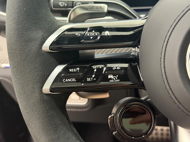 Mercedes-Benz GLE Vehicle Image 11
