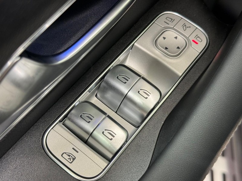 Mercedes-Benz GLE Vehicle Image 15