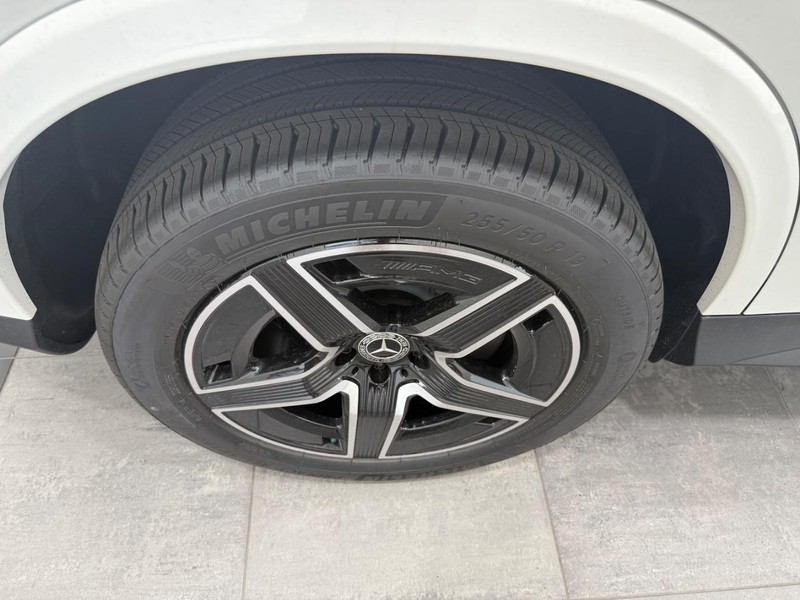 Mercedes-Benz GLC Vehicle Image 3