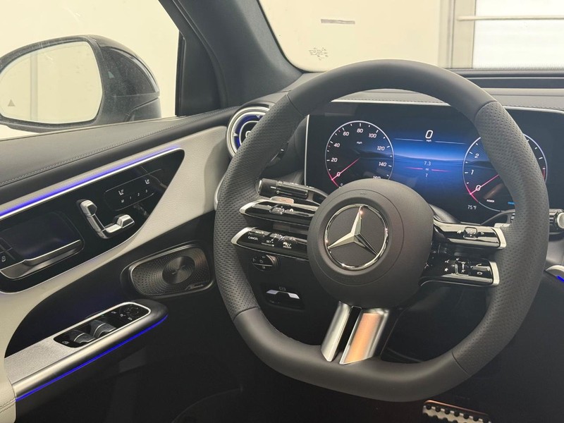 Mercedes-Benz GLC Vehicle Image 8