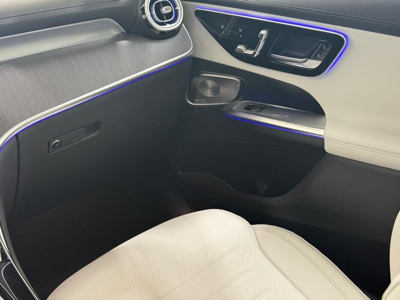 Mercedes-Benz GLC Vehicle Image 9