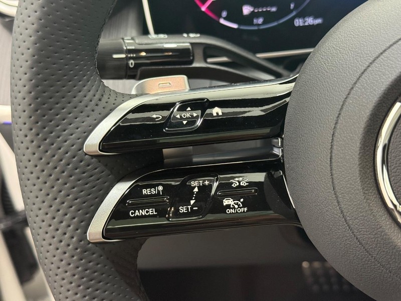 Mercedes-Benz GLC Vehicle Image 11