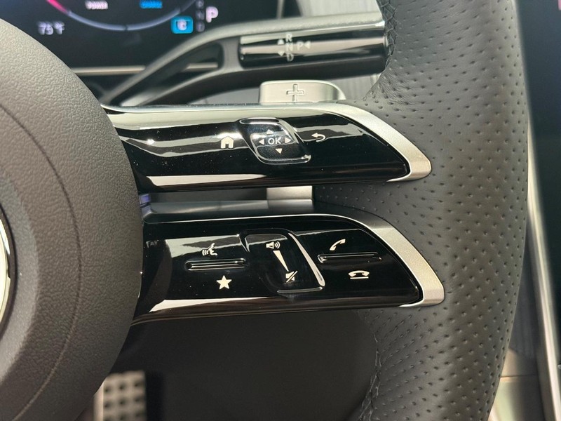 Mercedes-Benz GLC Vehicle Image 12