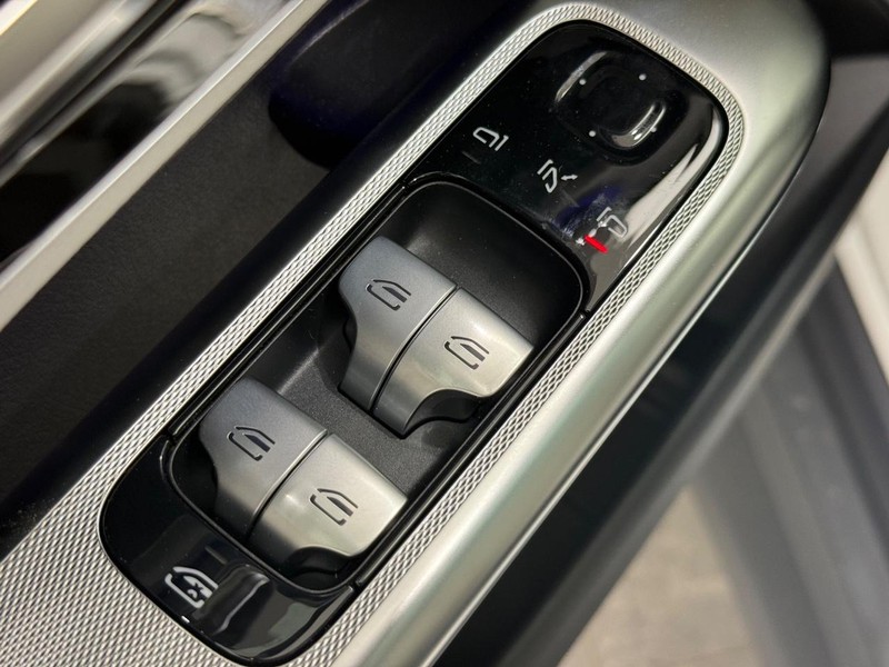 Mercedes-Benz GLC Vehicle Image 14