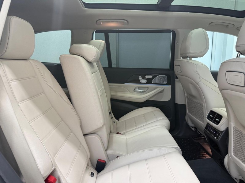 Mercedes-Benz GLS Vehicle Image 9