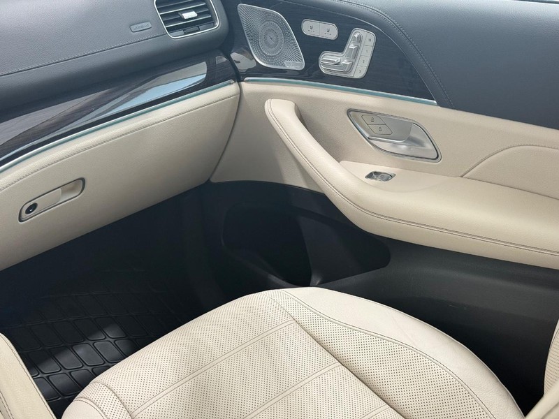 Mercedes-Benz GLS Vehicle Image 13