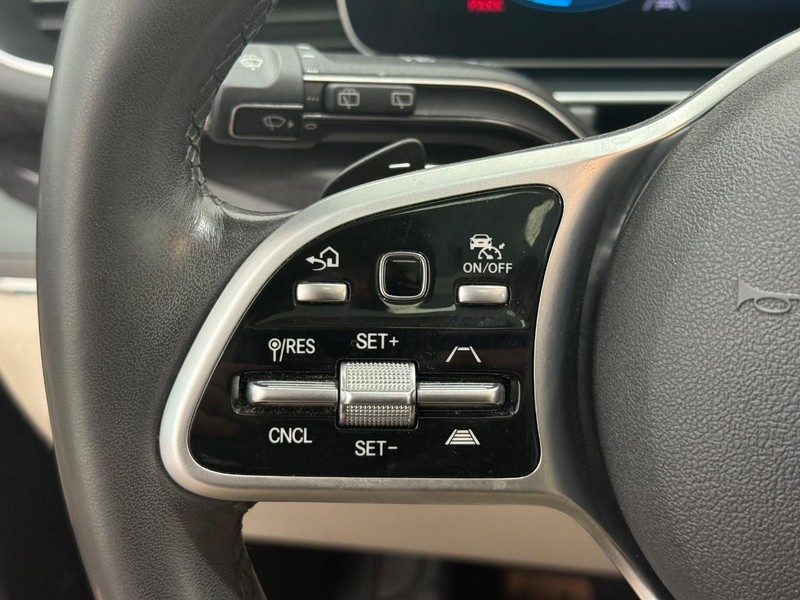 Mercedes-Benz GLS Vehicle Image 15